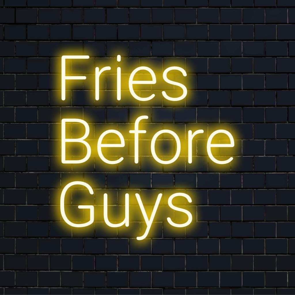LED-valokyltti, jossa lukee Fries Before Guys, sopii omituiselle neonseinätaiteelle. Mukautettu LED-sisustus tekee trendikkään vaikutelman.