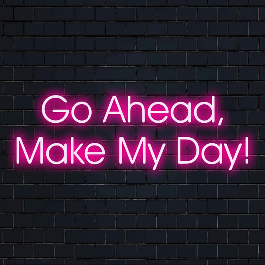 Mukautettu LED-neonkyltti, joka korostaa Go Ahead, Make My Day eloisissa neonsävyissä. Täydellinen korostamaan mitä tahansa tilaa tyylillä.