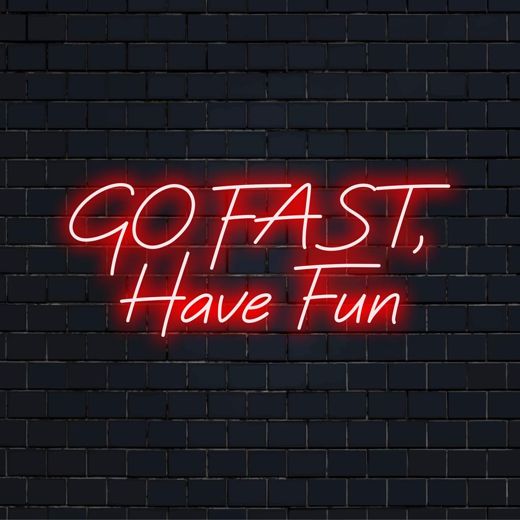 Mukautettu LED-valokuvakirjoitus Go Fast, Have Fun, täydellinen eloisaan tilan sisustukseen ja yksilöllisiin valaistustehosteisiin.
