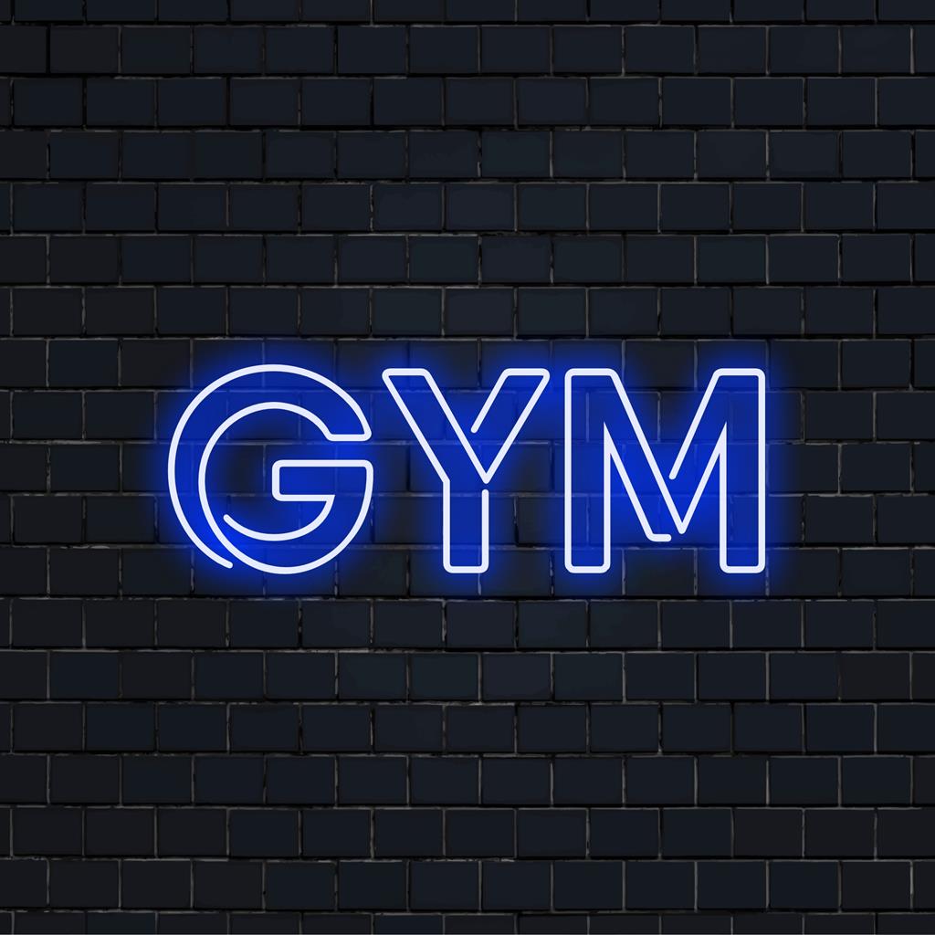 Mittatilaustyönä valmistettu LED-valokyltti, jossa lukee Gym, valaisee kaikkia tiloja dynaamisella neonvalaisimistuksella, joka energisoi ja inspiroi harjoituksia.