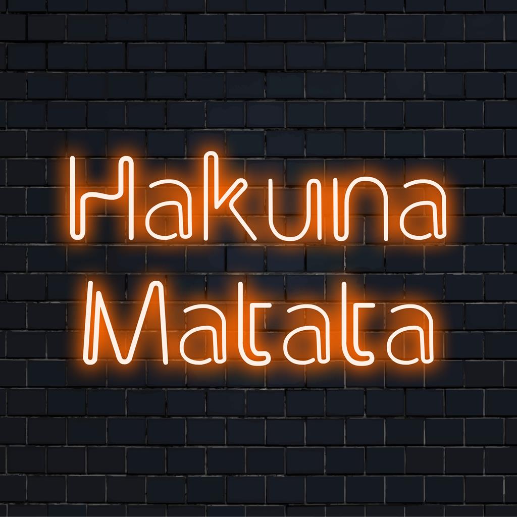Räätälöity LED-neonkyltti, jossa on Hakuna Matata eloisissa väreissä, ihanteellinen neonsisustus iloisiin asuintiloihin.