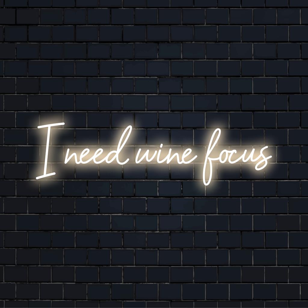 Räätälöity LED-neonkyltti, joka valaisee lauseen I Need Wine, täydellinen lisäämään hehkuvan silauksen minkä tahansa viinin ystävän tilaan.
