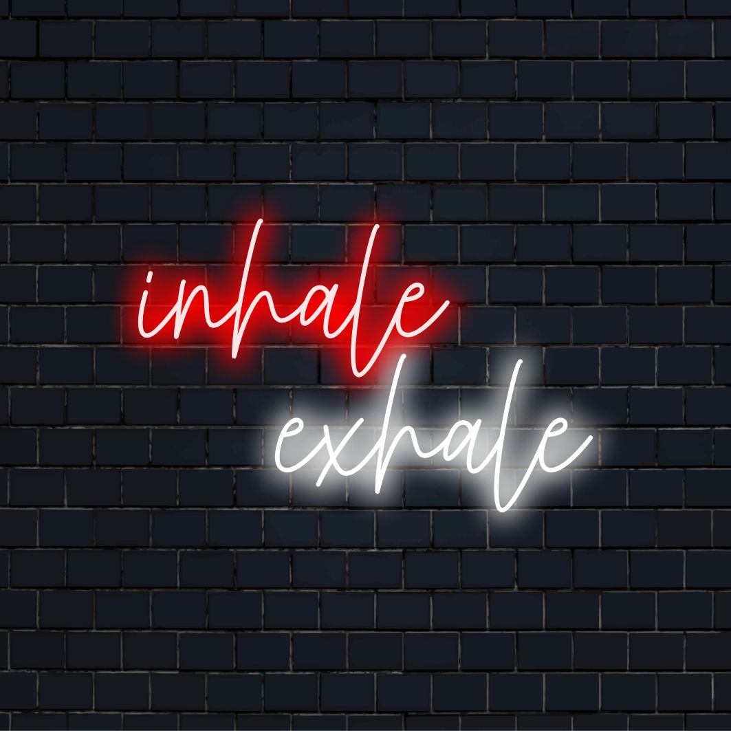 "Inhale Exhale Neon Sign" - Luo rauhoittava tunnelma tällä neonvalolla, joka muistuttaa sinua keskittymään hengitykseen ja omaksumaan rentoutumista.