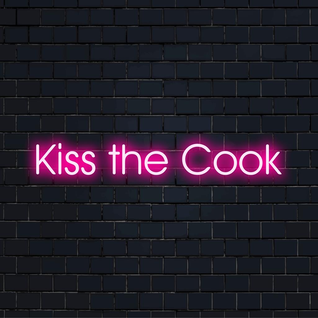 Mukautettu LED-valokyltti, jossa lukee Kiss The Cook, sopii täydellisesti keittiön seinän sisustukseen. Eloisa neonvalo lisää leikkisää kulinaarista kosketusta.