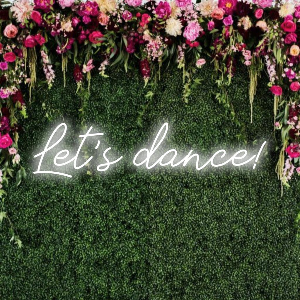 Mukautettu LED-valokyltti, jossa on eloisa Let's Dance! tekstiä eloisaan sisustukseen. Täydellinen neonseinätaide energisoimaan mitä tahansa tilaa.