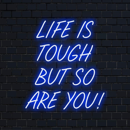 Kirkas elämä on kovaa, mutta niin olet sinäkin! mittatilaustyönä LED-valomerkki; täydellinen sekoitus motivoivaa neonsisustusta ja yksilöllistä taidetta.
