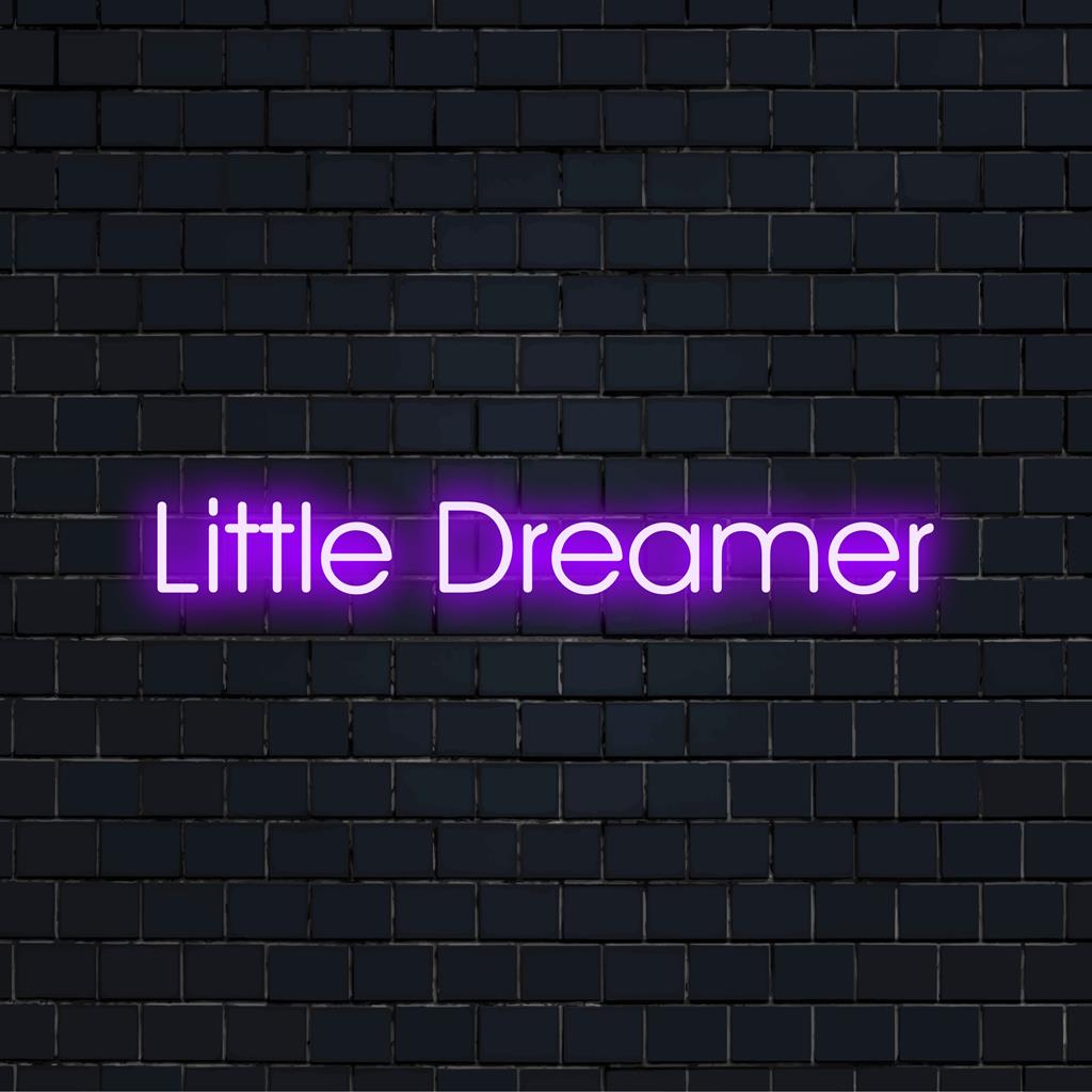LED-valokyltti, joka hehkuu Little Dreamerilla ja esittelee elävää neontaidetta, joka sopii täydellisesti luovaan, persoonalliseen seinäkoristeluun.