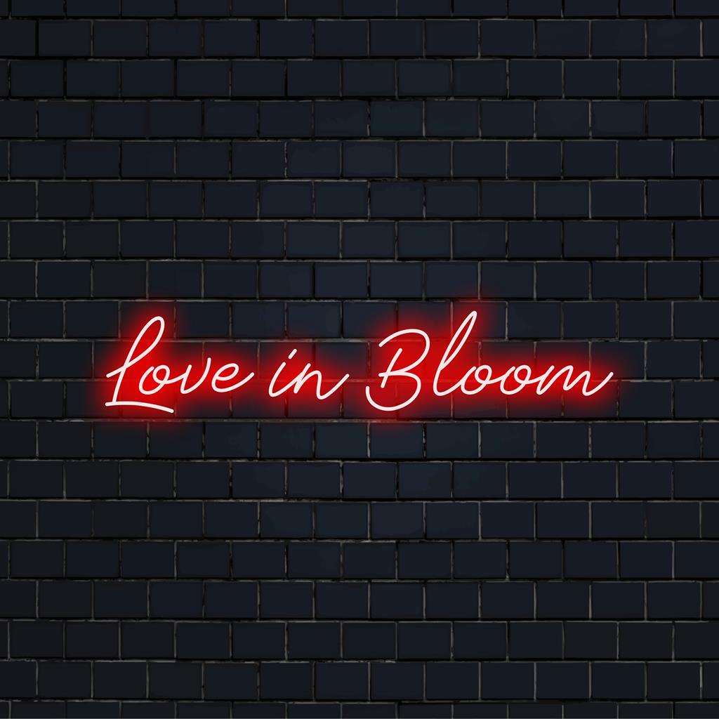 The Art Neonin räätälöity LED-neonkyltti, jossa on eloisa Love In Bloom -design, joka sopii täydellisesti neonseinien sisustukseen.