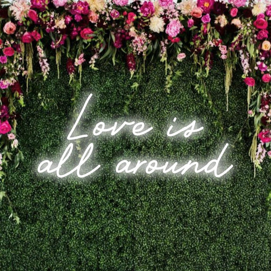 LED-neonkyltti, jossa näkyy Love Is All Around eloisissa väreissä, on ihanteellinen tuomaan lämpöä ja positiivisuutta mihin tahansa tilaan.