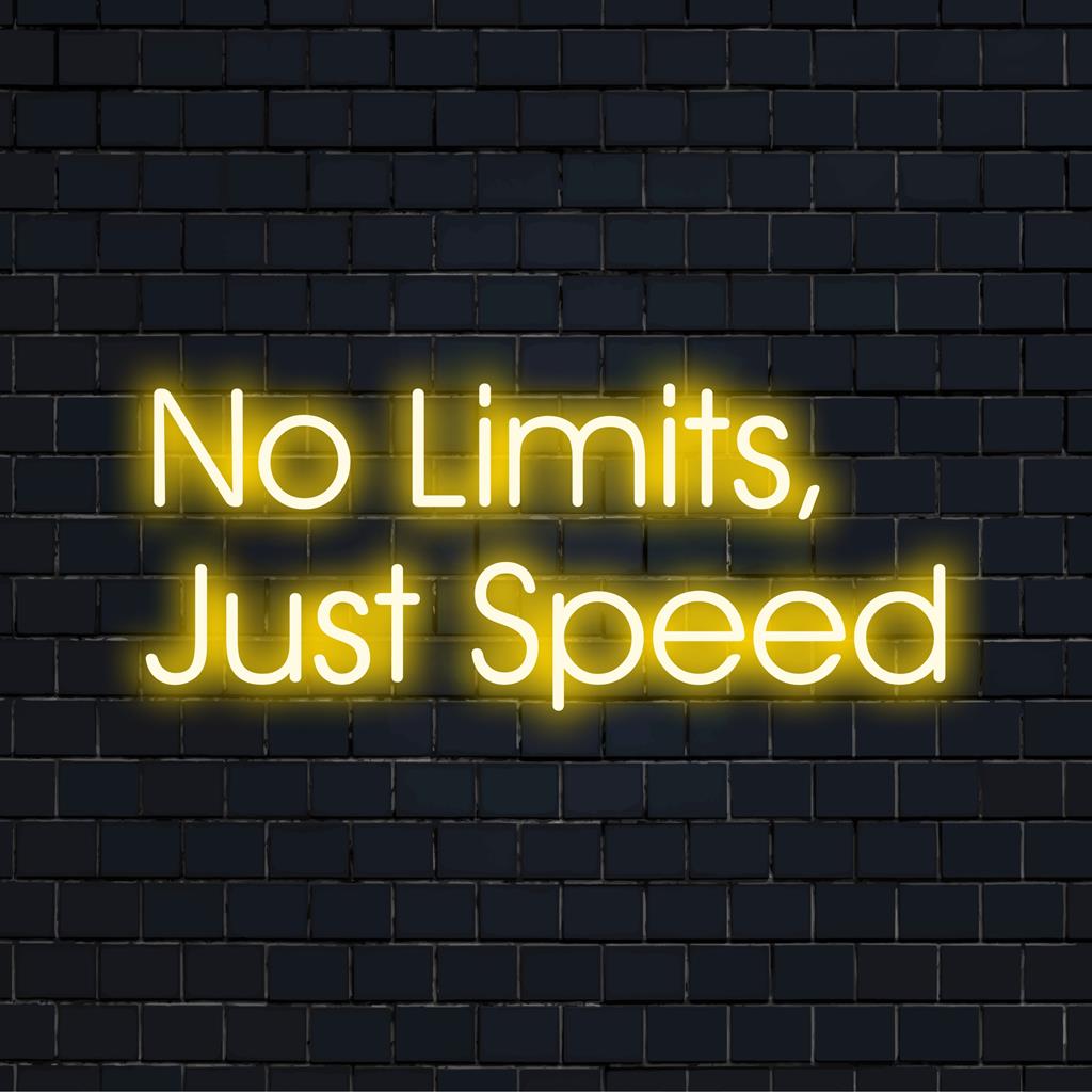 Eloisa LED-neonseinätaide, jossa on lihavoitu teksti "No Limits, Just Speed", joka sopii täydellisesti dynaamiseen ja energiseen tilaan.