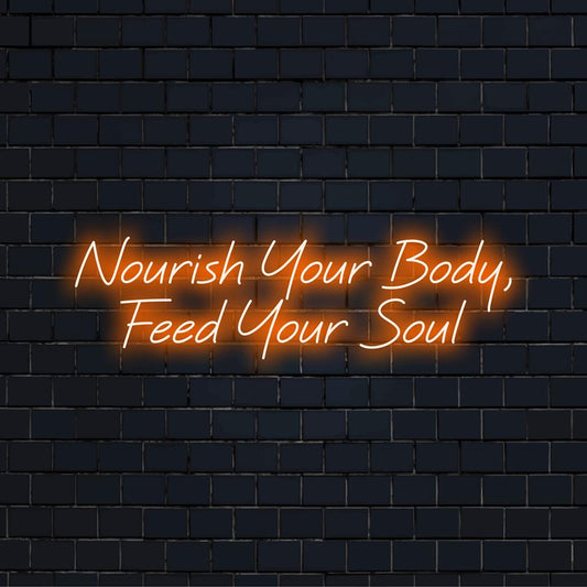 LED-valokyltti, jossa on Nourish Your Body, Feel Your Soul. Täydellinen neonseinätaide motivoivaan ja kohottavaan tunnelmaan.