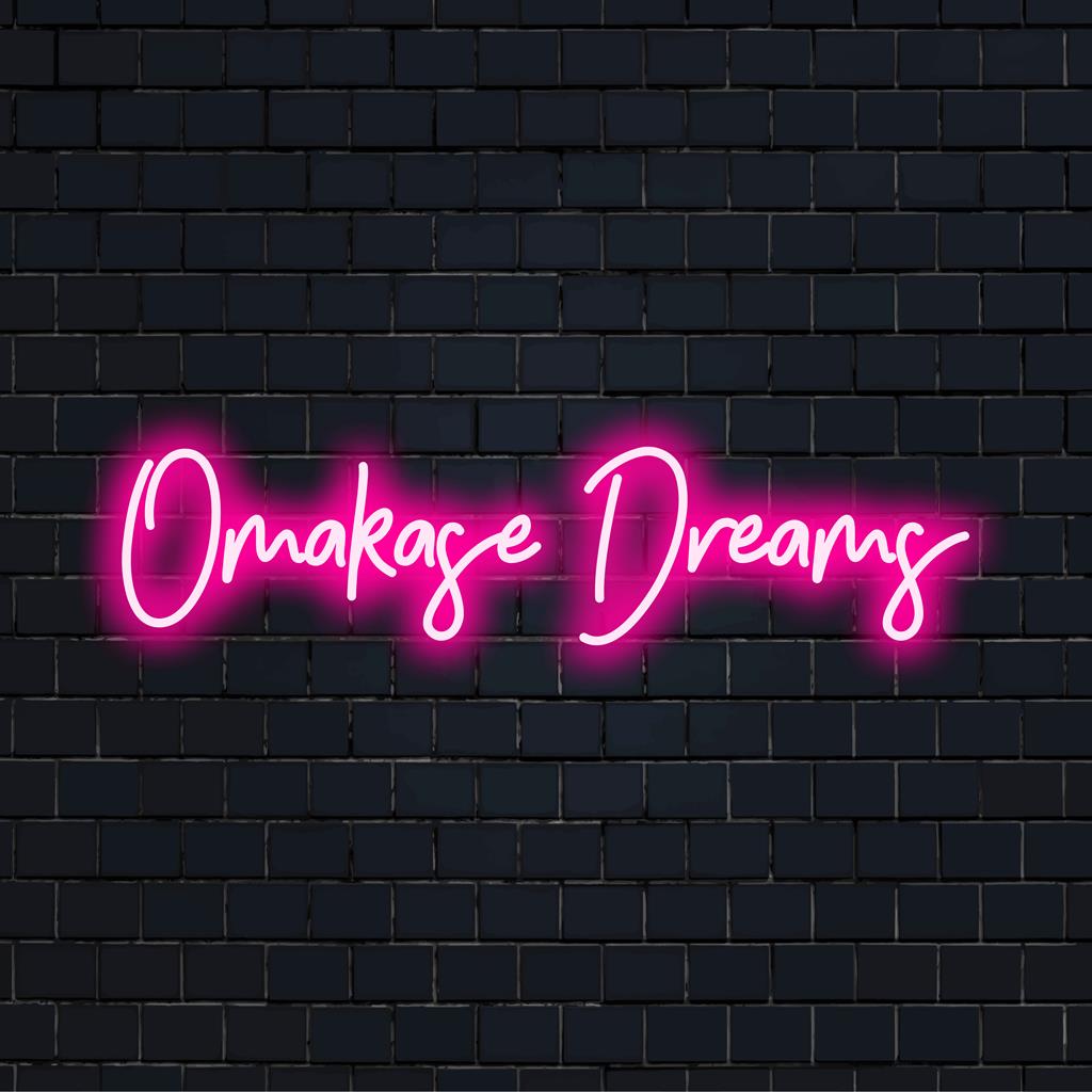 Eloisa Omakase Dreams LED-valokyltti, mittatilaustyönä valmistettu kappale, joka lisää tyylikkään hehkun mihin tahansa tilaan ainutlaatuisella taiteellisella suunnittelulla.