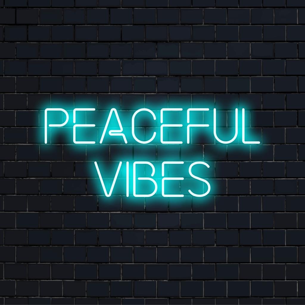 Eloisa, mukautettu LED-neonkyltti, jossa kerrotaan Peaceful Vibes, täydellinen lisäämään seesteisyyttä mihin tahansa tilaan räätälöidyn neontaiteen avulla.
