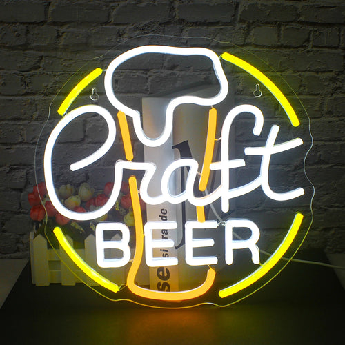 Eloisa Craft Beer LED -valokyltti, jossa on rohkeita, tyyliteltyjä kirjaimia lämpimän keltaisen ja viileän valkoisen sävyissä.
