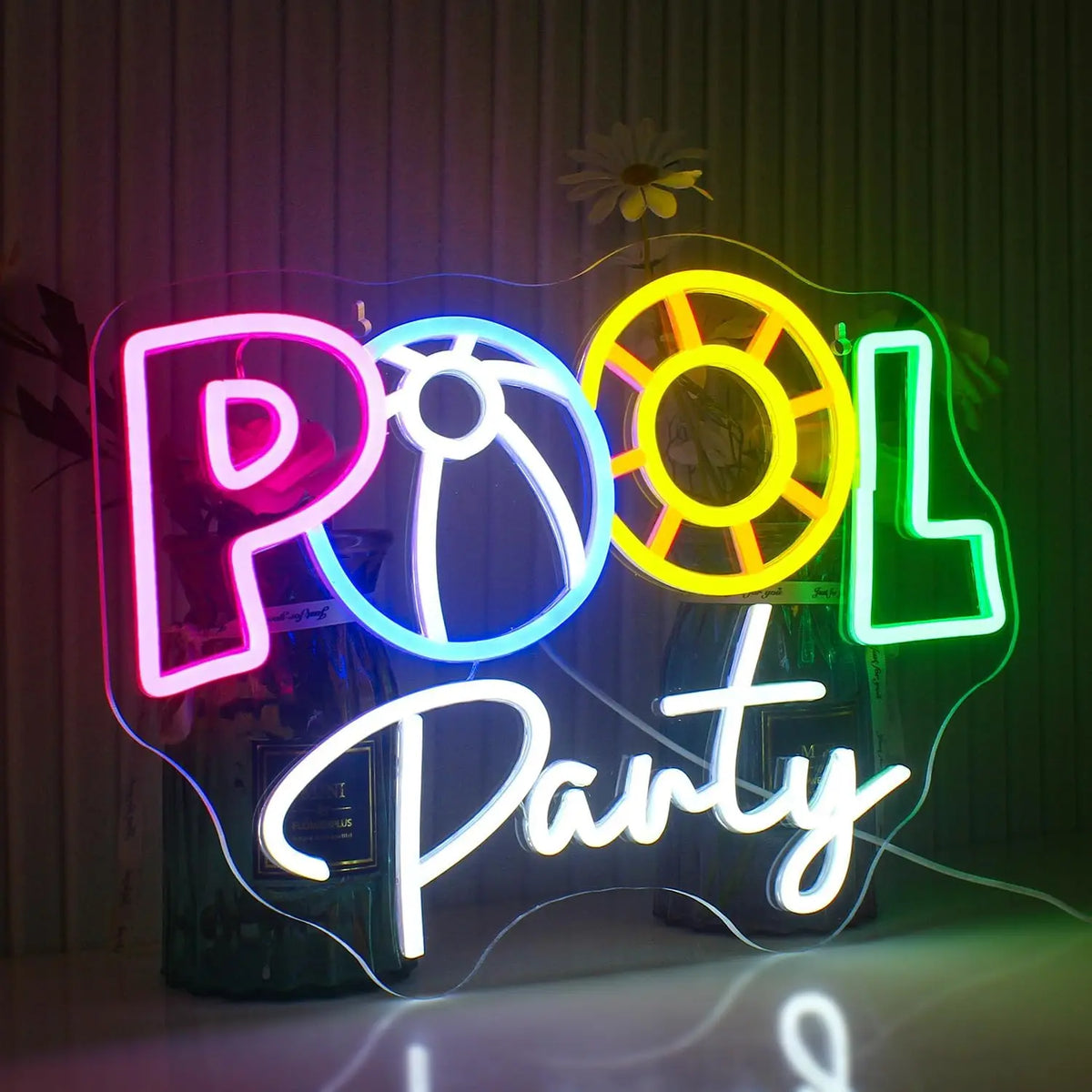 Näytöllä on eloisa allasjuhlien teemainen LED-valokyltti, jossa on lihavoitu ja leikkisä teksti "Pool Party".
