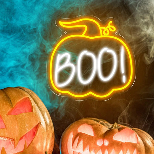"Kuvassa näkyy eloisa Halloween-teemainen LED-valokuva hehkumassa tummaa taustaa vasten.