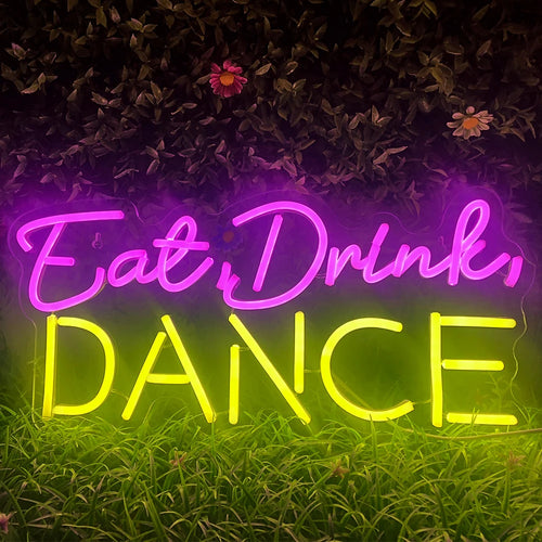 Kuvassa on eloisa, käsintehty LED-valokyltti, jossa on sana "Eat Drink Dance" eloisalla fontilla.