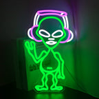 Kuvassa on eloisa ja katseenvangitsija Alien Music -LED-neonkyltti.