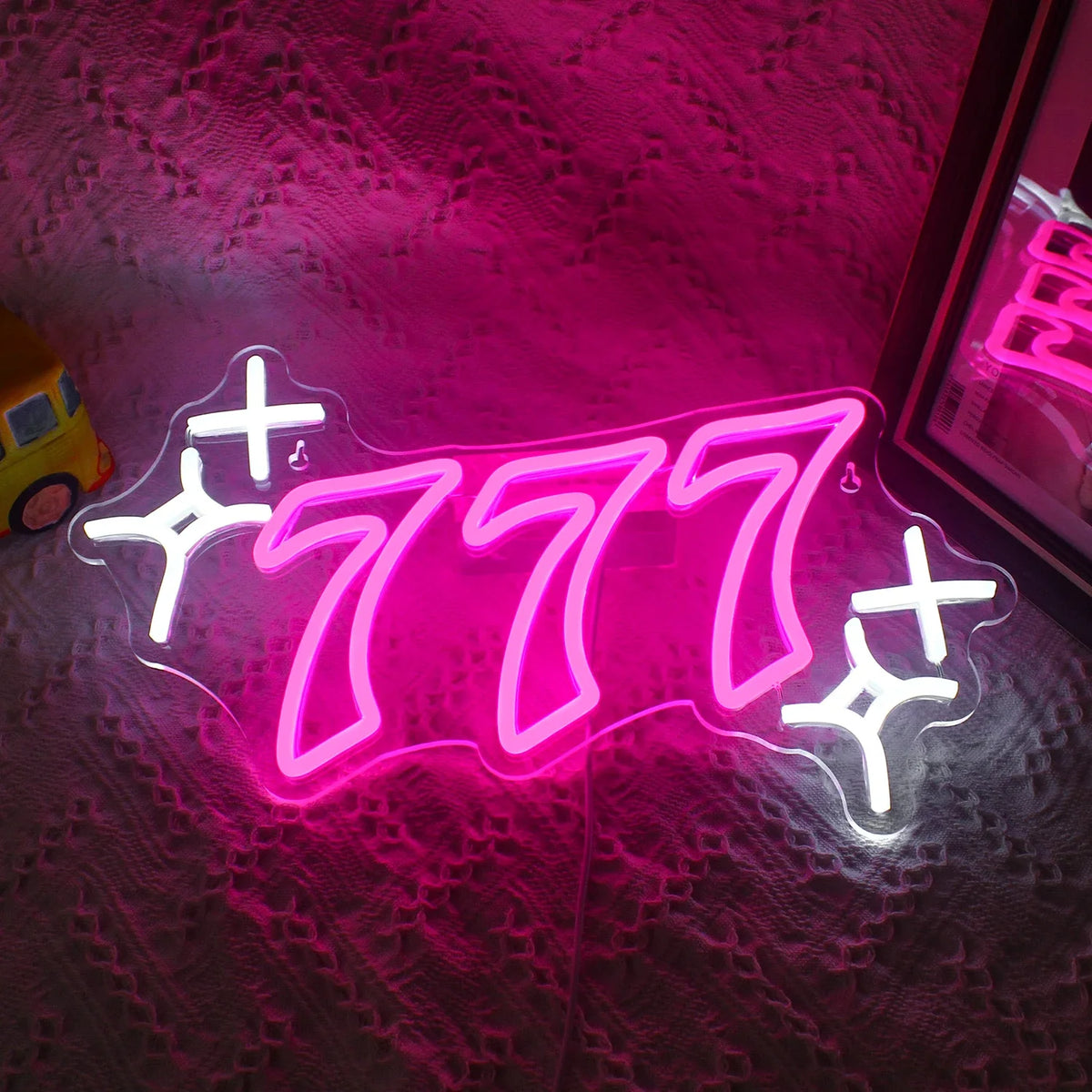777 – Onnennumero ja tähdet – LED-neonkyltti (5 V USB)