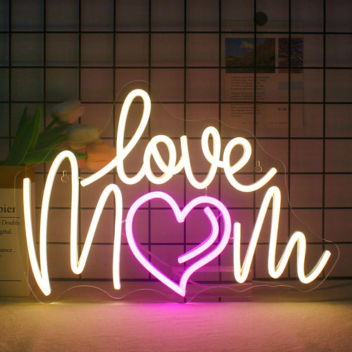 Kuvassa on eloisa LED-valokyltti, jossa on kursiivin sana "Love Mom".