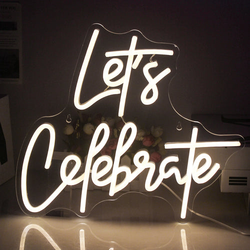 Kuvassa on eloisa "Let's Celebrate" LED-valokuva.
