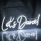 Kirkkaasti valaistu "Let's Dance" LED-valokuva kirkkaassa vaaleanpunaisessa ja sinisessä värissä.