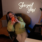 She Said Yes – LED-neonkyltti (5 V USB)