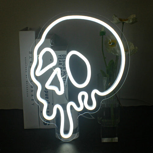 Bilden har en levande LED-neonskylt med Halloween-tema.