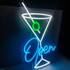 Open – Martiniglas med oliv – LED-ljusskylt (5 V USB)