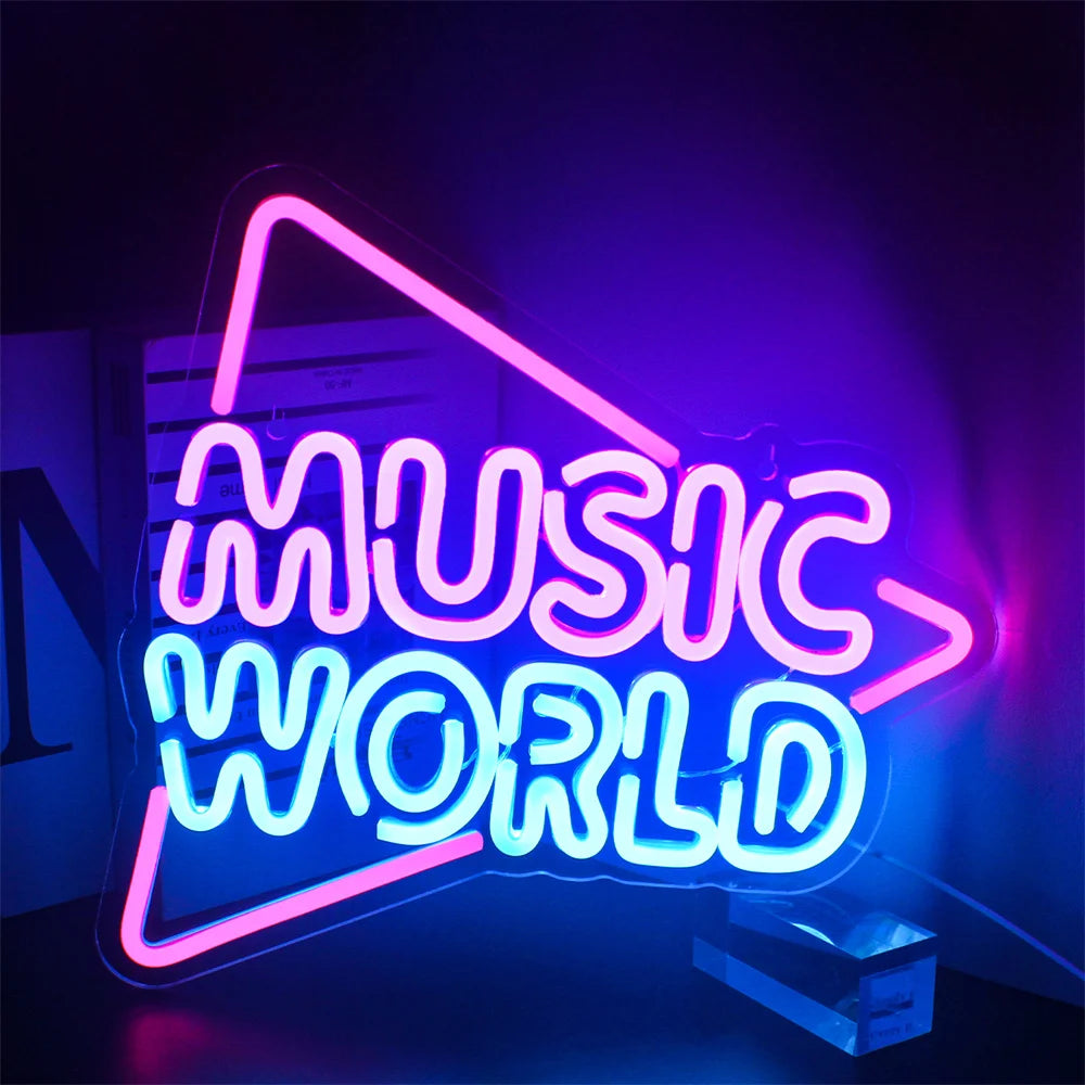 Kuvassa on eloisa, käsintehty LED-valokyltti, jossa näkyy lause "Music World.