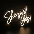 She Said Yes – LED-neonkyltti (5 V USB)
