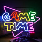 "Game Time" -LED-valokyltissä on elävä, hehkuva kirjain klassisella kirjasintyypillä.