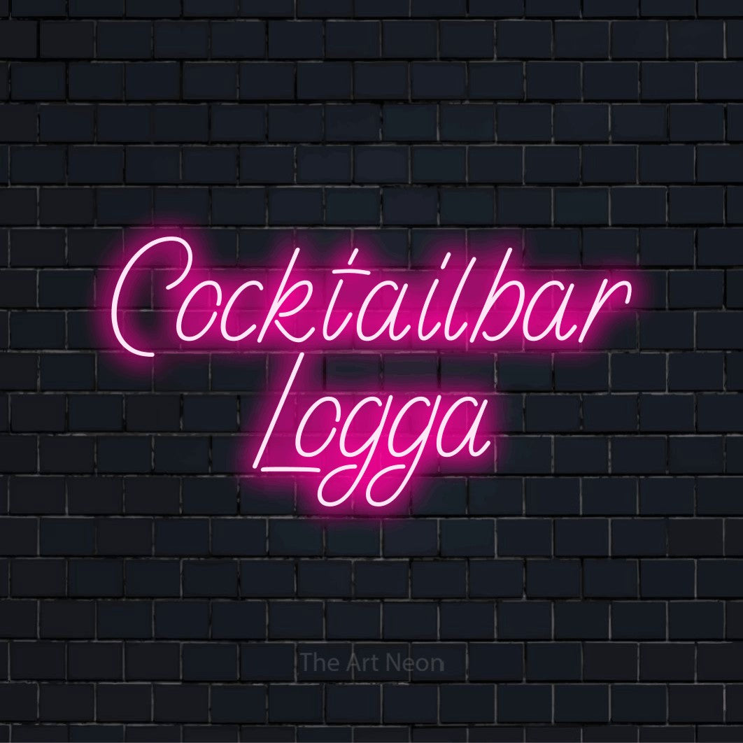 Personlig neonskylt med texten “Cocktailbar Logga” på en svart tegelvägg
