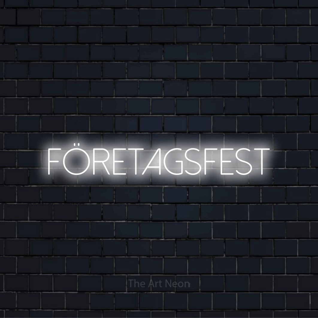 Personlig neonskylt med texten “Företagsfest” på en svart tegelvägg