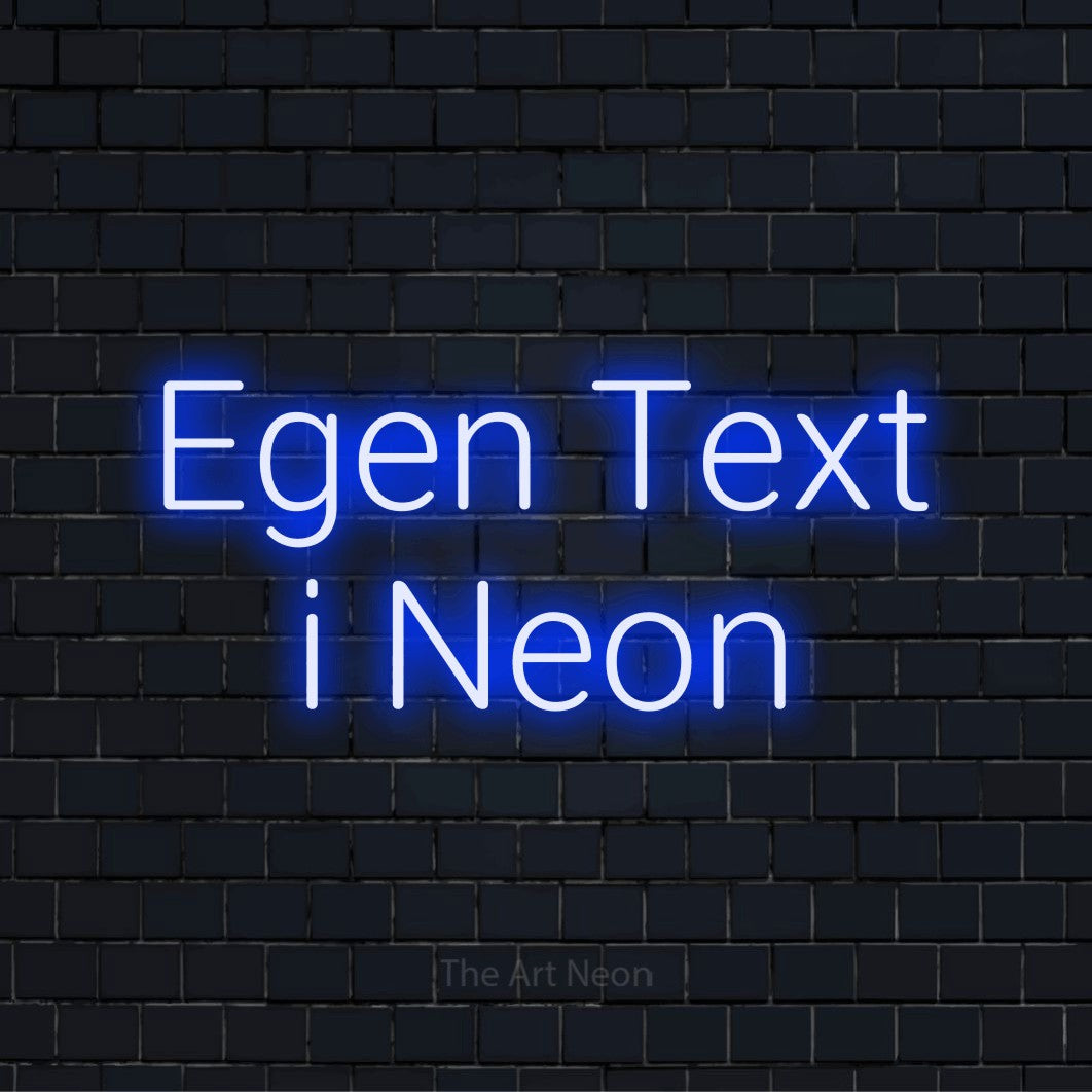 Personlig neonskylt med texten “Egen Text i Neon” på en svart tegelvägg