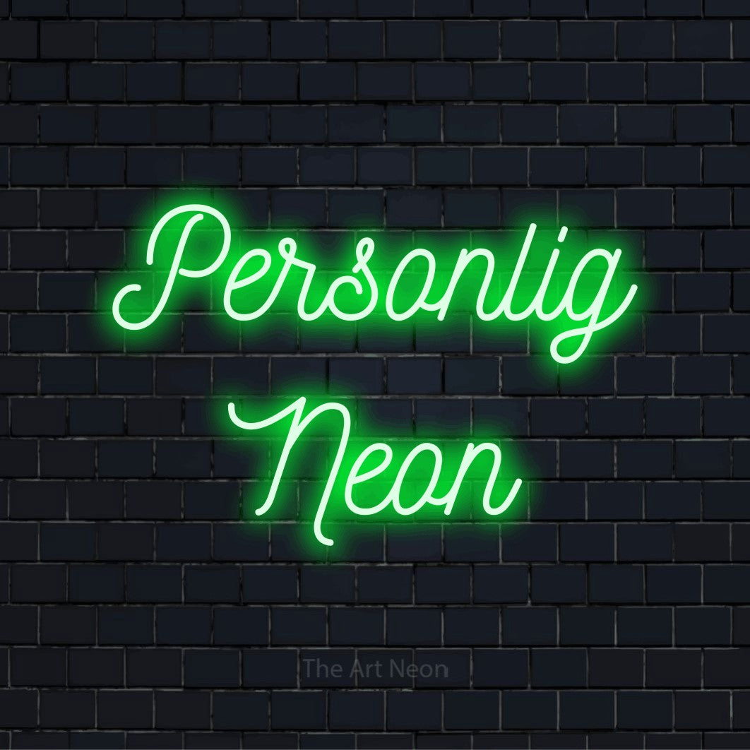 Personlig neonskylt med texten “Personlig Neon” på en svart tegelvägg