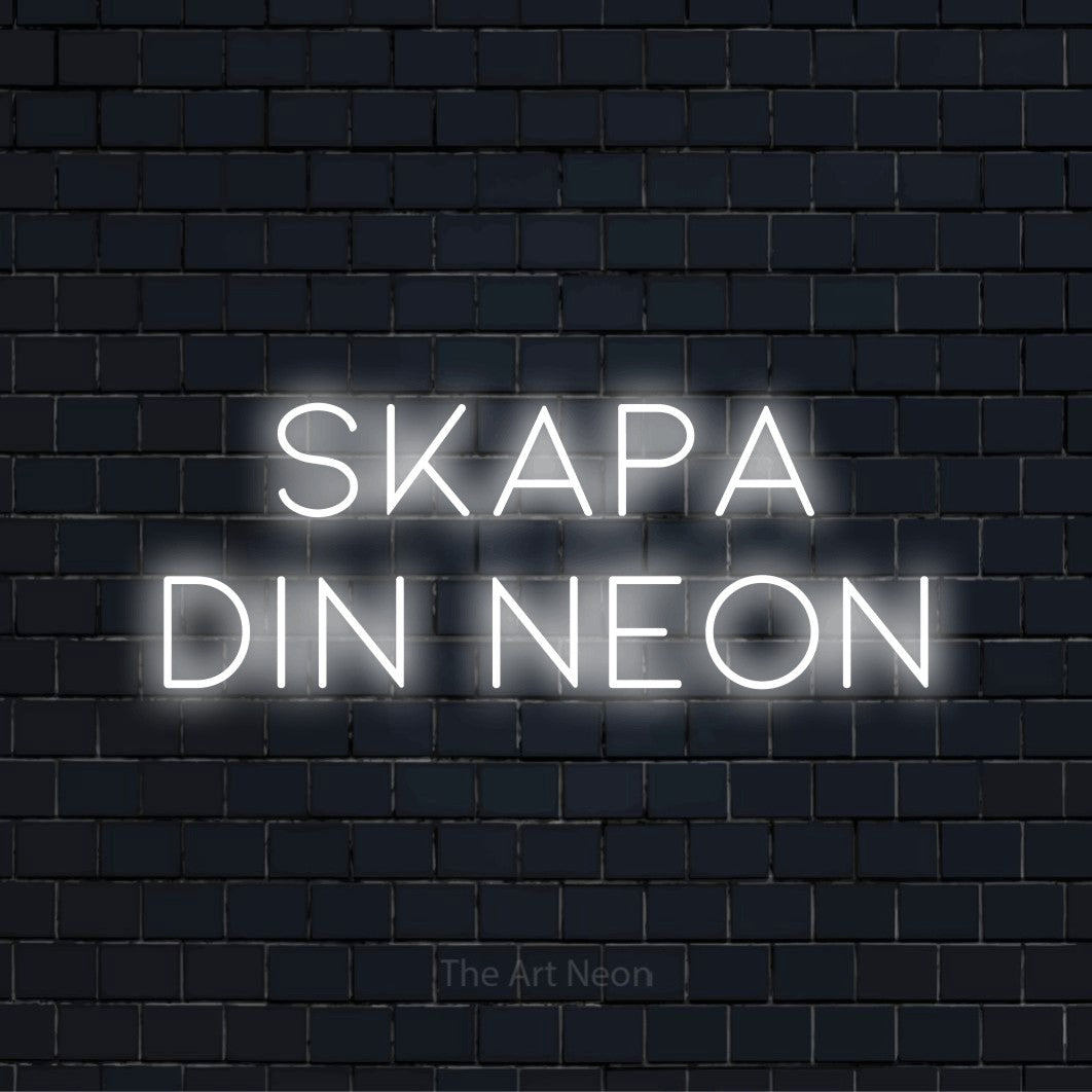 Personlig neonskylt med texten “Skapa Din Neon” på en svart tegelvägg