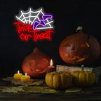 Trick or Treat – Hämähäkinseitti ja noidanhattu – LED-neonkyltti (5 V USB)