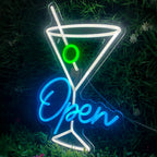 Open – Martiniglas med oliv – LED-ljusskylt (5 V USB)