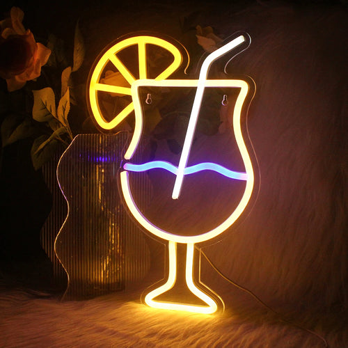 En levande LED neonskylt i form av en klassisk drinkkopp, komplett med ett sugrör.