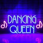 Eloisa LED-valokyltti, jossa on lihavoitu ja virtaava teksti "Dancing Queen".