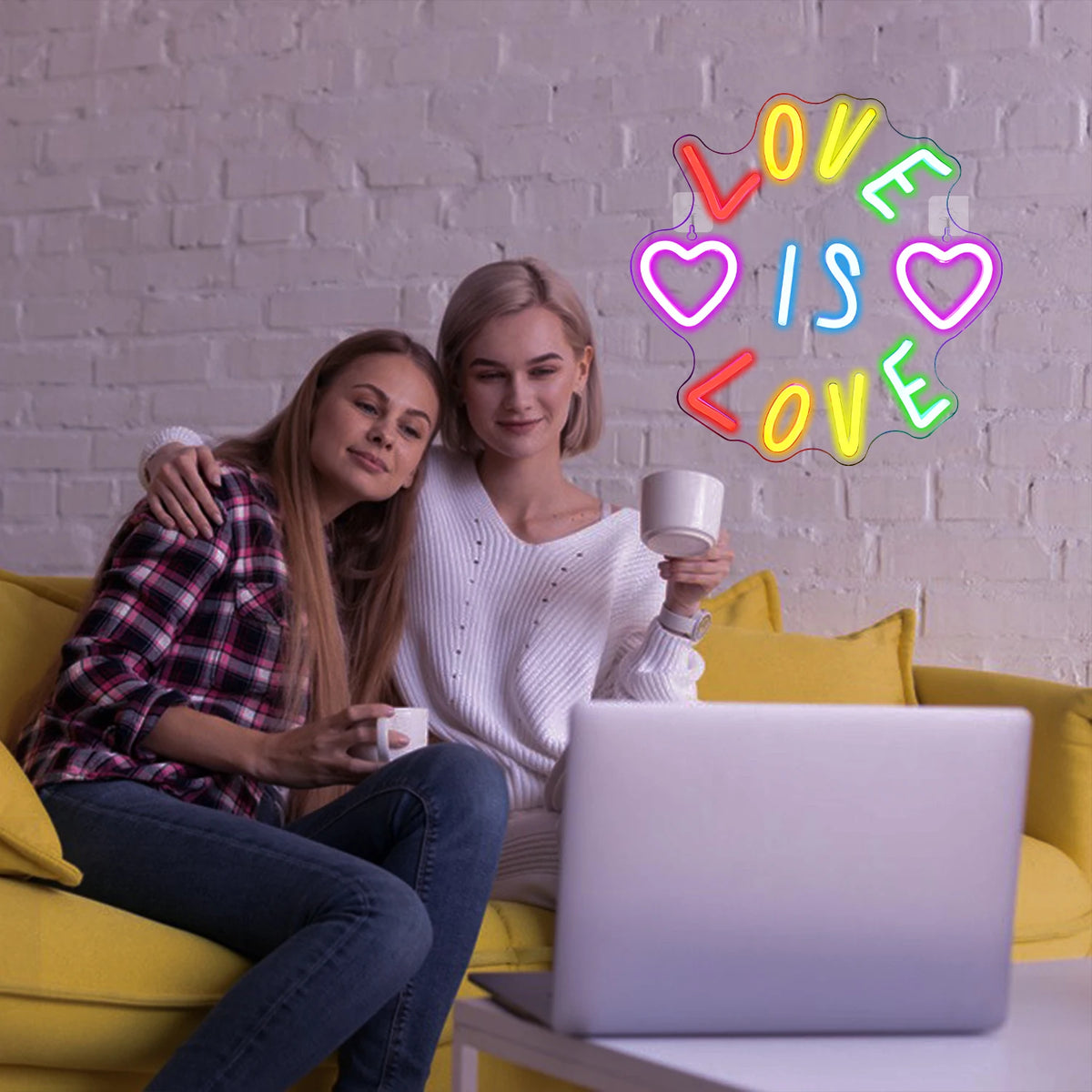 LOVE IS LOVE – Sydämet ja värikkäät kirjaimet – LED-neonkyltti (5 V USB)