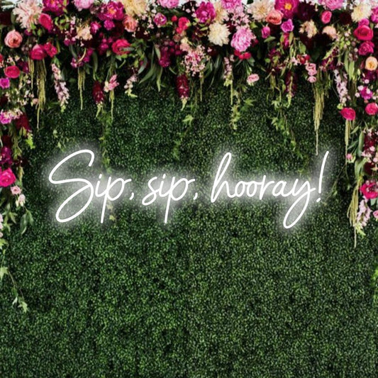 Ainutlaatuinen mukautettu LED-valokyltti lauseella Sip, Sip, Hurraa! kirkkaassa, leikkisässä typografiassa. Täydellinen juhlatilaisuuksiin.