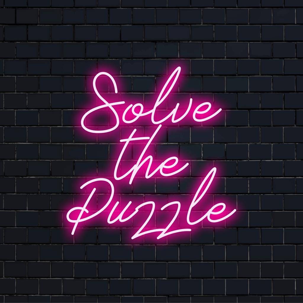 Mittatilaustyönä valmistettu LED-valokyltti, jossa Solve The Puzzle -teksti kirkkaissa väreissä, täydellinen ainutlaatuiseen neonseinätaiteeseen ja -sisustukseen.