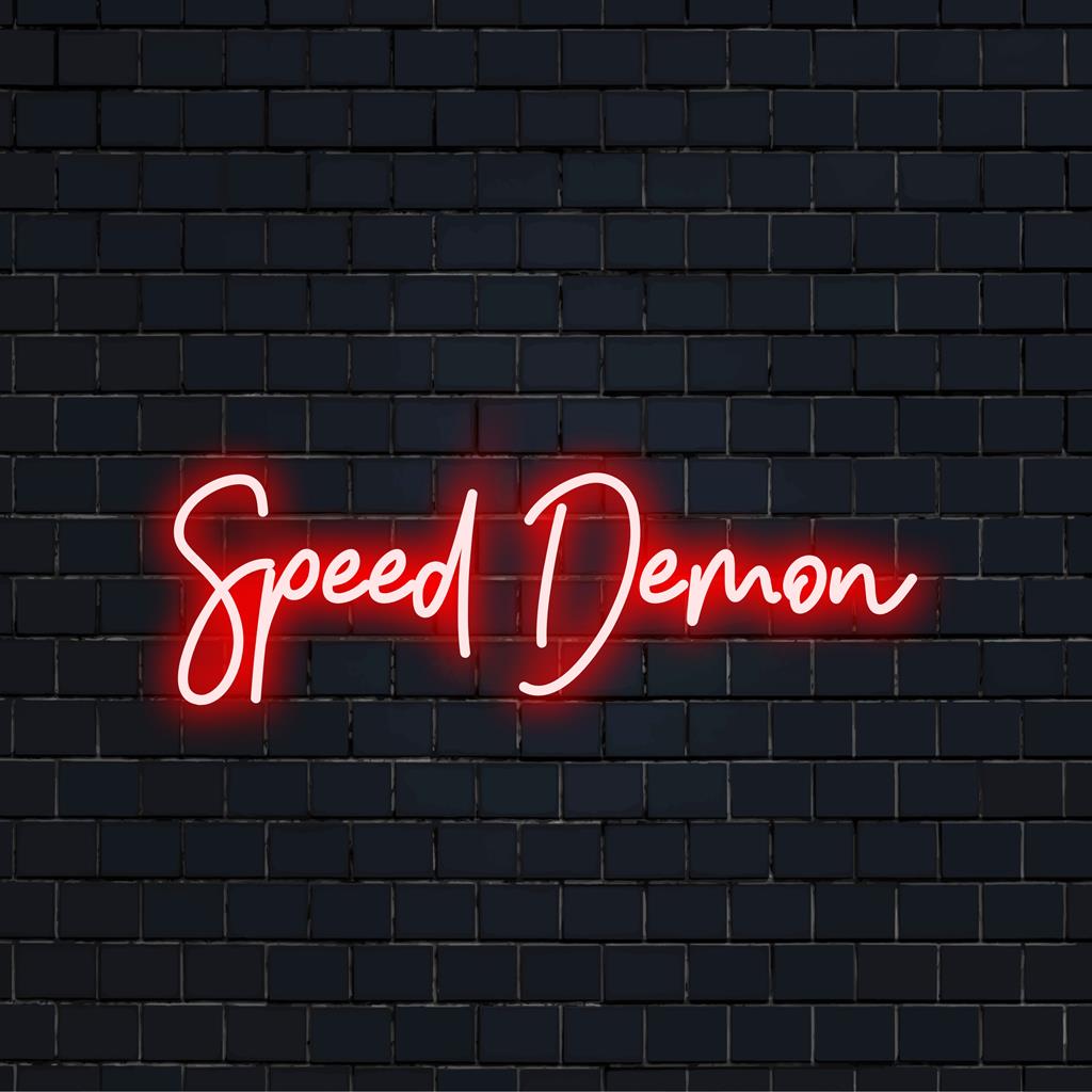 Eloisa ja ärtyisä LED-valokuva, jossa on dynaaminen Speed ​​Demon -muotoilu, joka on täydellinen moderniin sisustukseen ja lisää rohkeaa ilmettä.