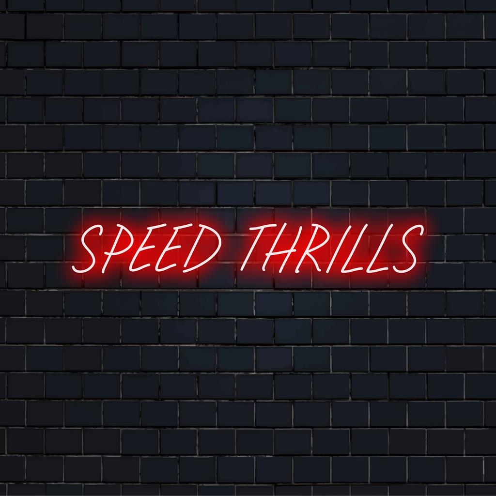 Speed ​​Thrills LED-valokyltti dynaamisella typografialla, ihanteellinen eloisaan sisustukseen ja mukautettuun taiteelliseen ilmeeseen.