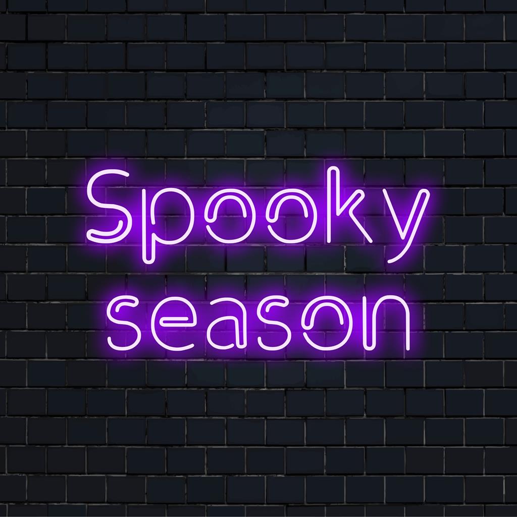 Eloisa, mittatilaustyönä valmistettu LED-valokyltti, jossa lukee Spooky Season hauskalla, juhlavalla tunnelmalla. Täydellinen neonvalo sisustus Halloween-harrastajille.