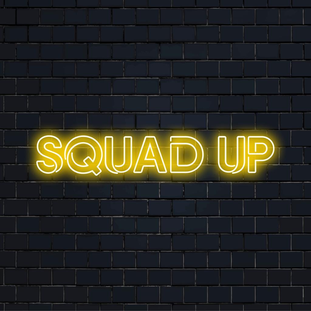 LED-valokyltti, jossa Squad Up lihavoitu typografia; täydellinen ryhmätiloihin tai tapahtumiin. Energinen ja muokattavissa oleva neonsisustus.