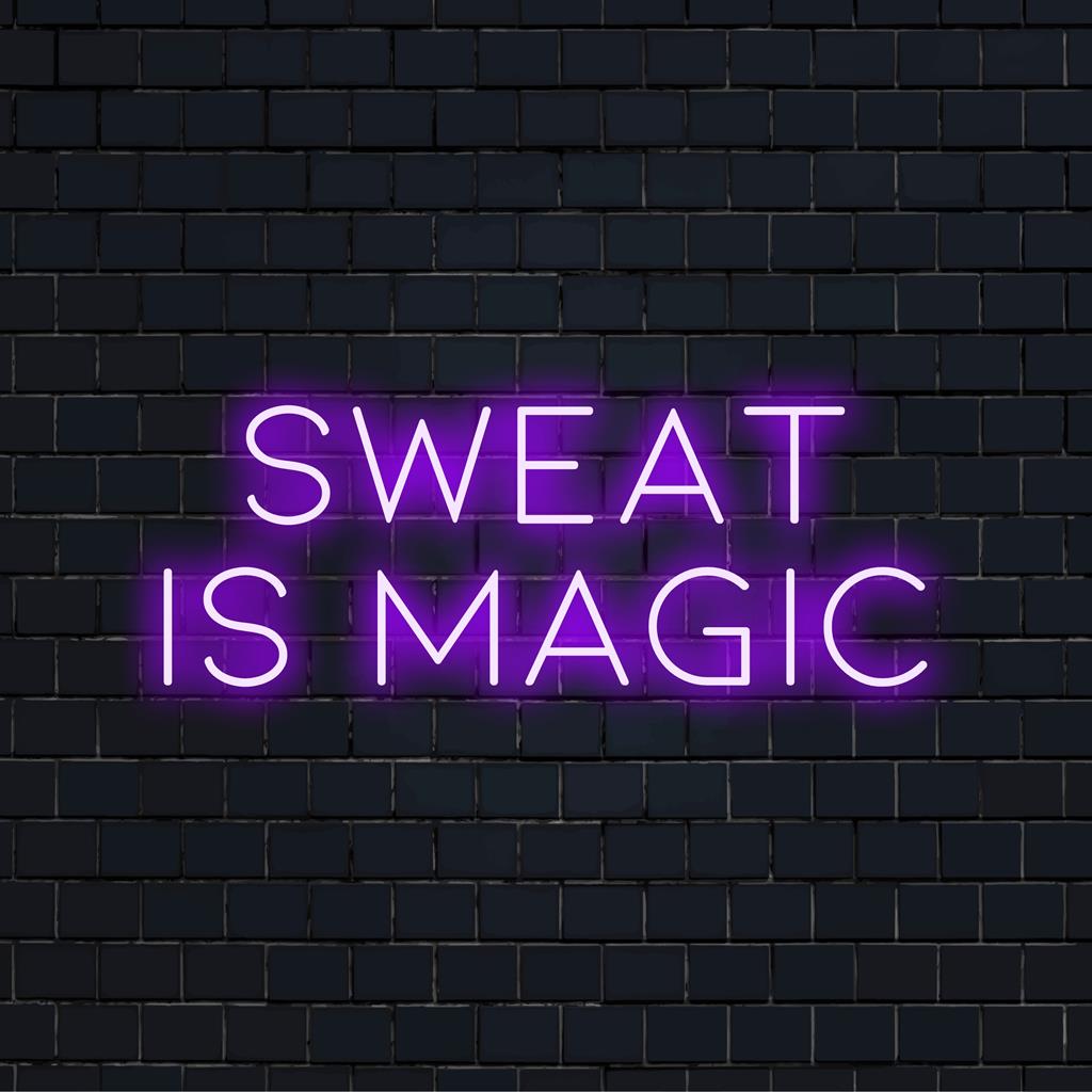 Valaistu Sweat Is Magic -merkki vangitsee motivaation. Eloisa neonseinätaide, joka on ihanteellinen henkilökohtaisten kuntoilutilojen kirkastamiseen.