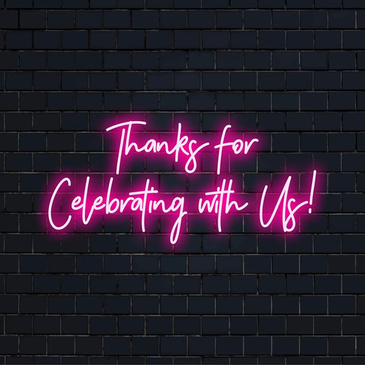 Mukautettu LED-valokyltti, jossa lukee Kiitos, että juhlit kanssamme!���Täydellinen juhlasisustukseen tai tapahtuman kiitosviestiin.